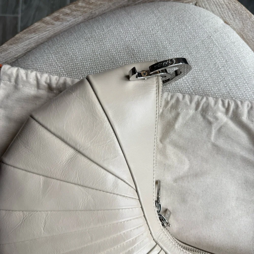 Cult Gaia ubah clutch - Picture 11 of 14